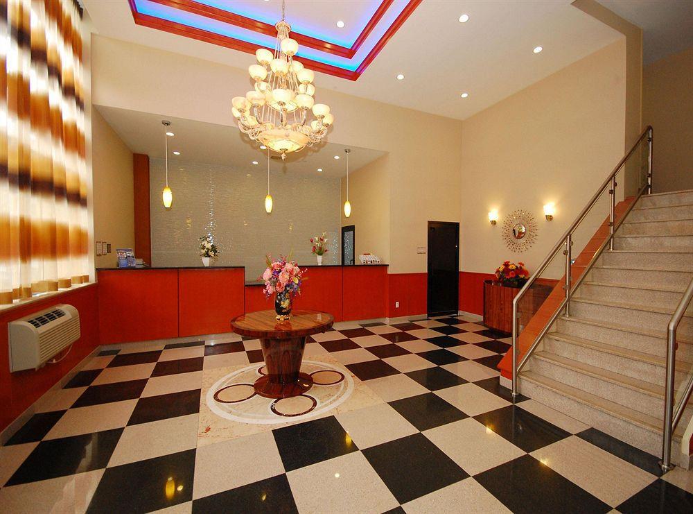 Best Western Plus Plaza Hotel New York City Interior photo
