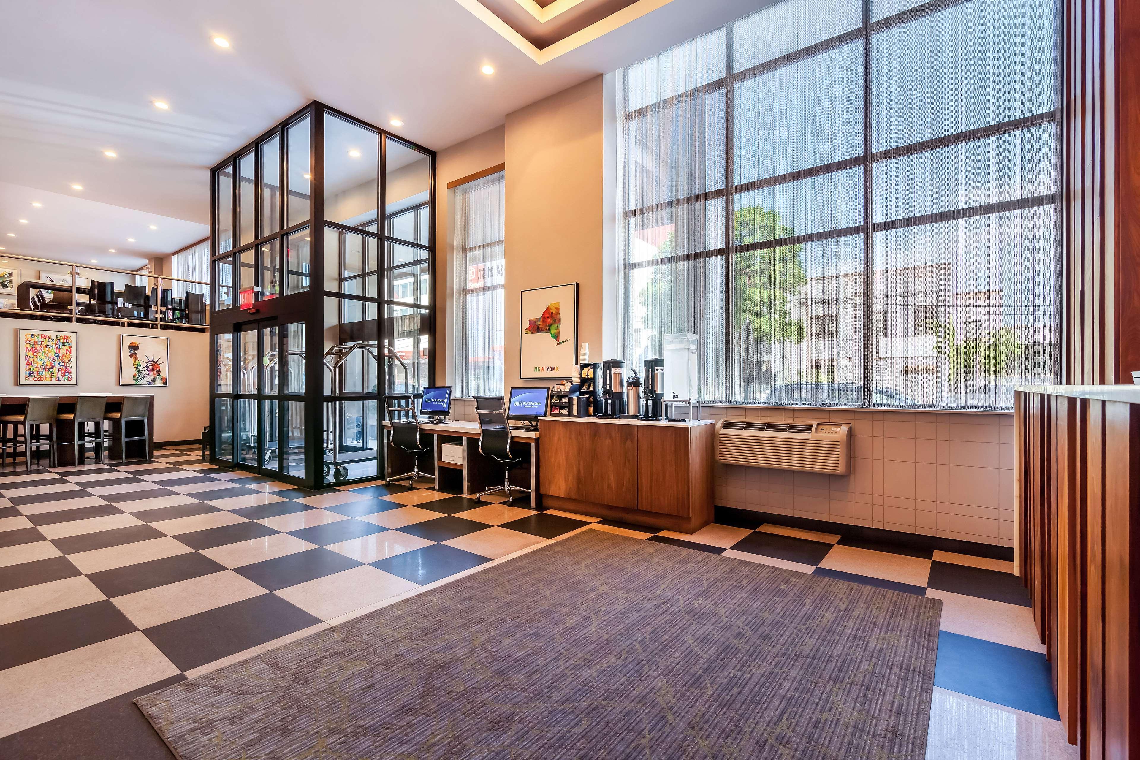 Best Western Plus Plaza Hotel New York City Exterior photo