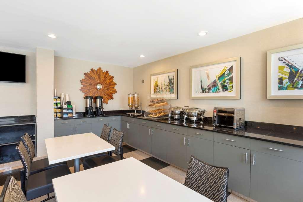 Best Western Plus Plaza Hotel New York City Restaurant photo
